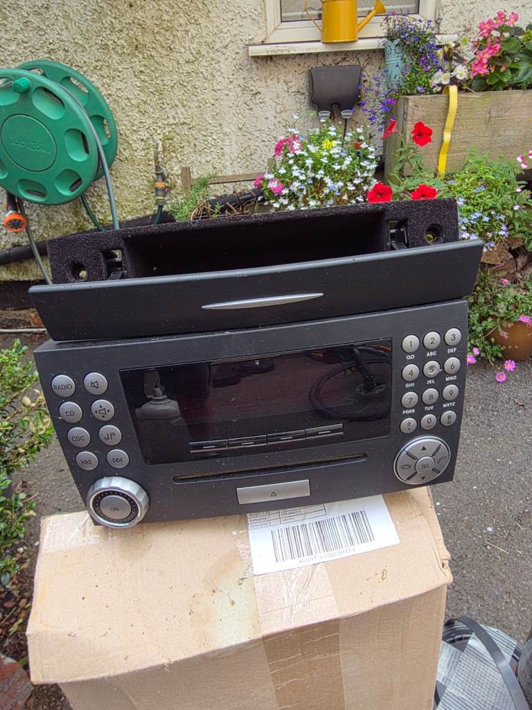 Mercedes Slk200 car stereo and coin tray