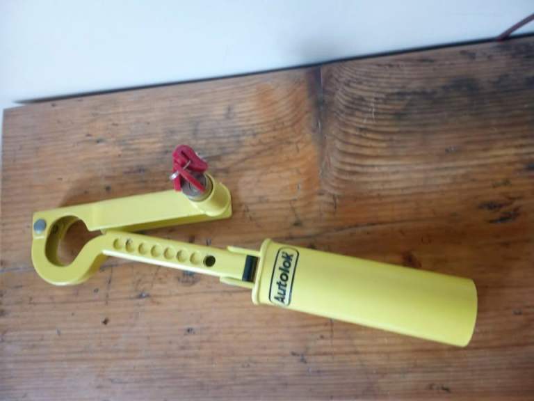 handbrake/gear stick lock