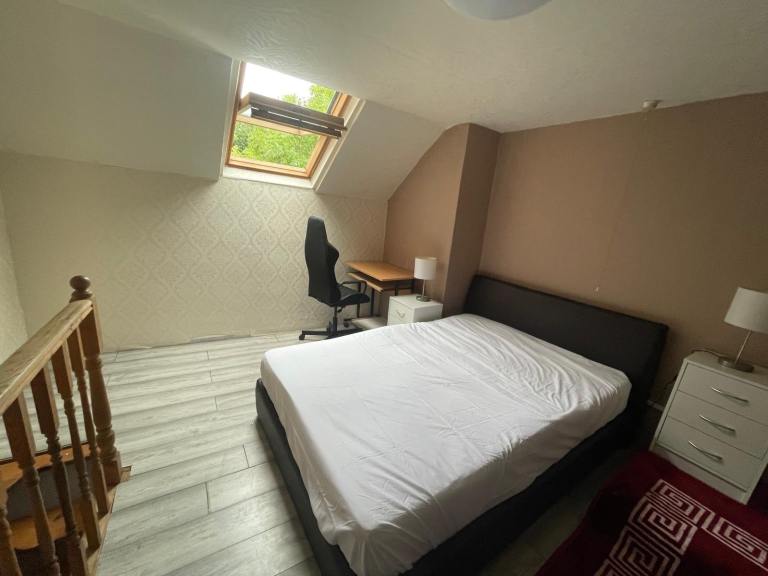 One bedroom furnished flat with utility bills