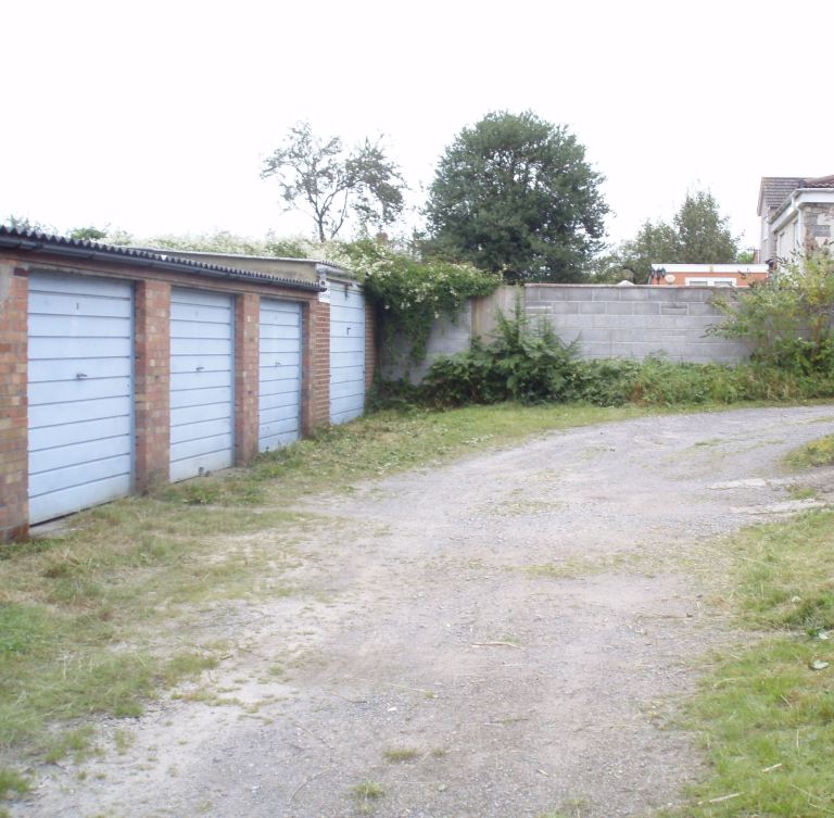 Lock up garage to rent in Kingswood