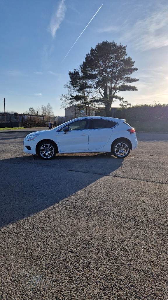 DS, DS 4, Hatchback, 2015, Manual, 1560 (cc), 5 doors