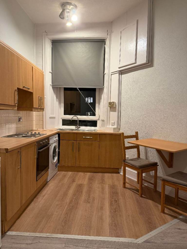 Furnished, just upgraded, one bedroom flat, 2minutes walk to Paisley Canal Train station