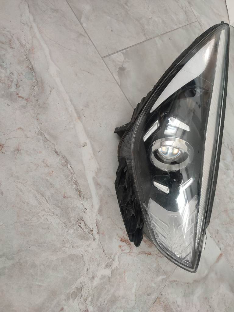 Kia niro 2021 right headlight 