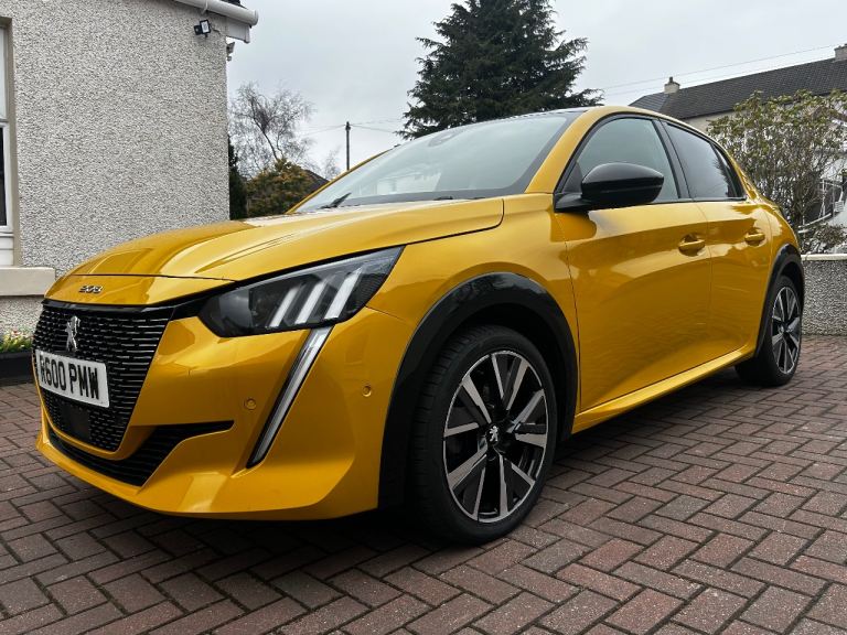 Peugeot, 208, Hatchback, 2022, Semi-Auto, 1199 (cc), 5 doors