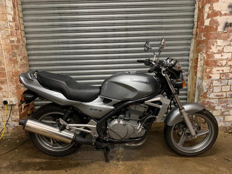 Y2K Kawasaki ER500-A4 RETRO STYLE COMMUTER MOTORCYCLE (12222 MILES) FULL MOT