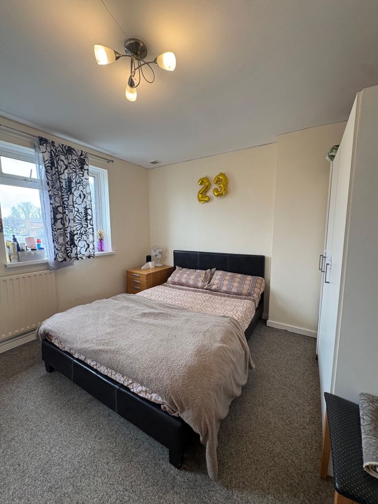 Large Double room Available ASAP