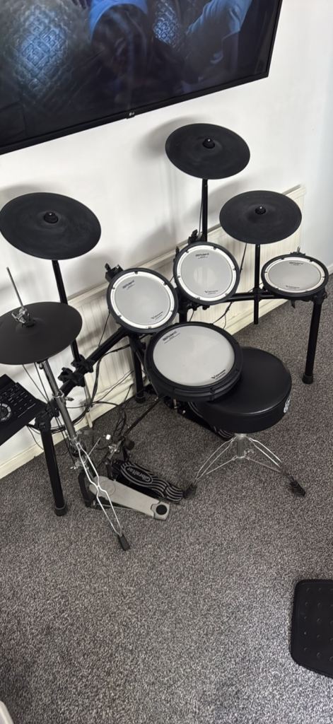 Roland TD-17 Electric Drum Kit (includes pedals, throne, hi hat stand)