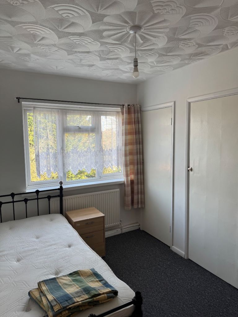Double bedroom to rent in High Wycombe (HP12)