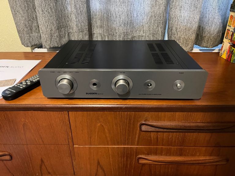 Sugden A21 Signature amplifier with line phono stage immaculate 