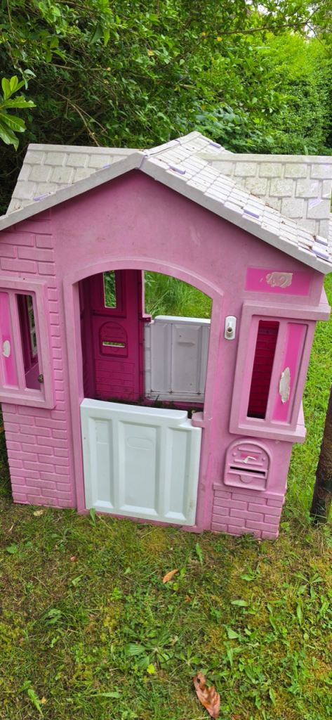 Free Children's Playhouse (Well-used) - Collection Only