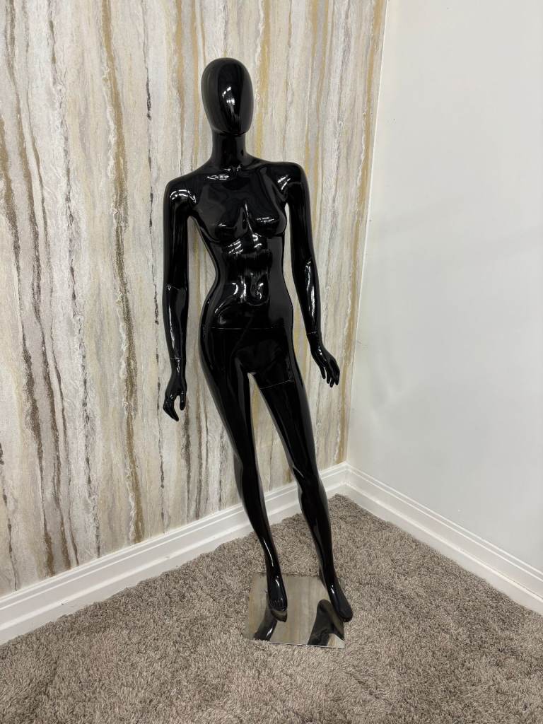 5 Various Positioned Black Gloss Mannequins 