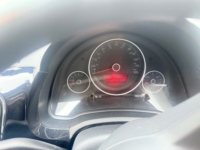 Volkswagen, UP, Hatchback, 2012, Manual, 999 (cc), 3 doors