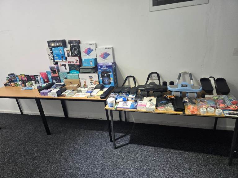 Closing Down Sale (141 mixed items)