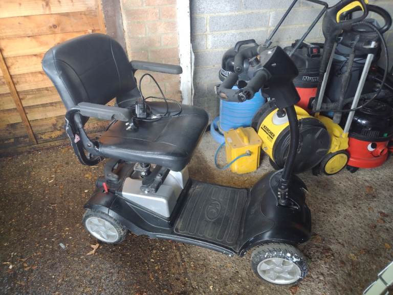 Mobility scooter with charger not working not moving forward or backwards spare or repair 