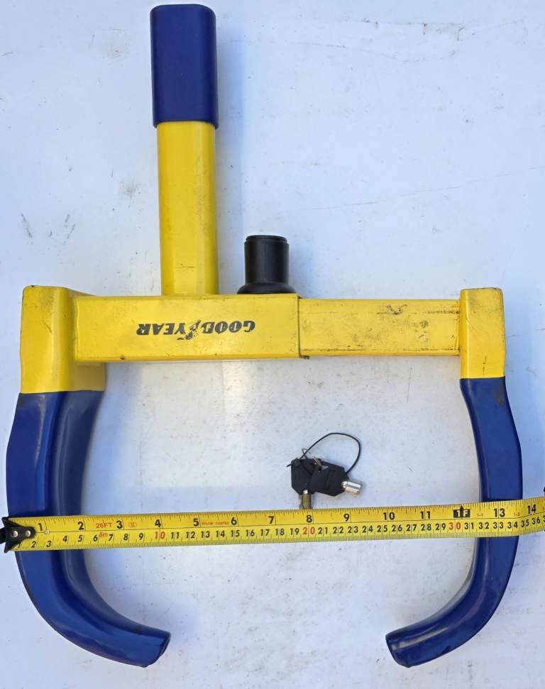 Wheel clamp - GOODYEAR. READ DESCRIPTION PLEASE.