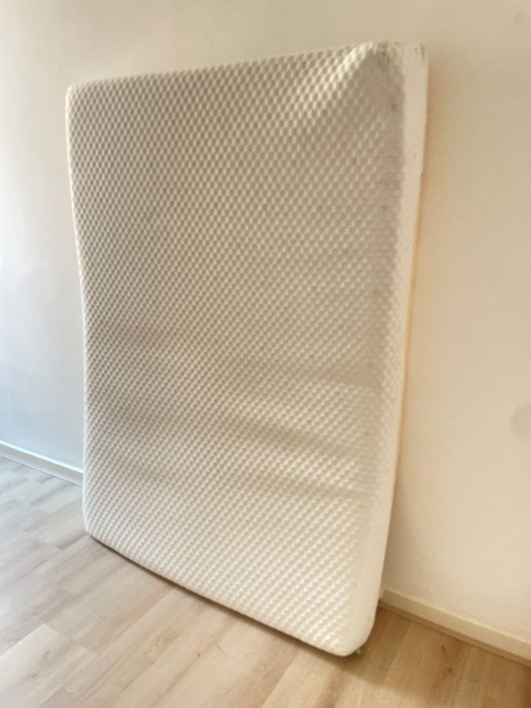Small double mattress – White, Good Condition