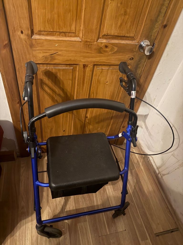 LIGHTWEIGHT FOLDABLE 4 WHEELS MOBILITY SCOOTER 