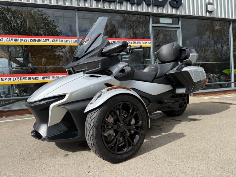 2023 CAN-AM SPYDER RT LIMITED 1330 6 speed semi automatic trike in Silver