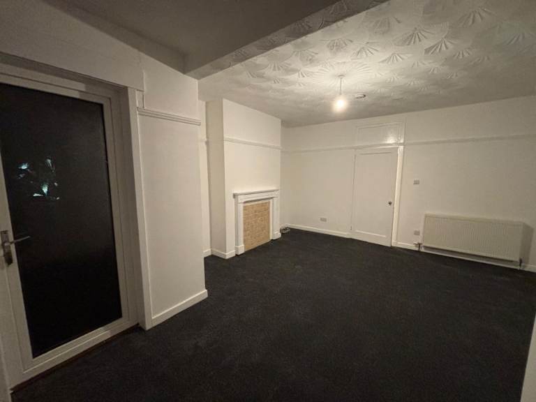 Anniesland - 3 Bed flat for rent