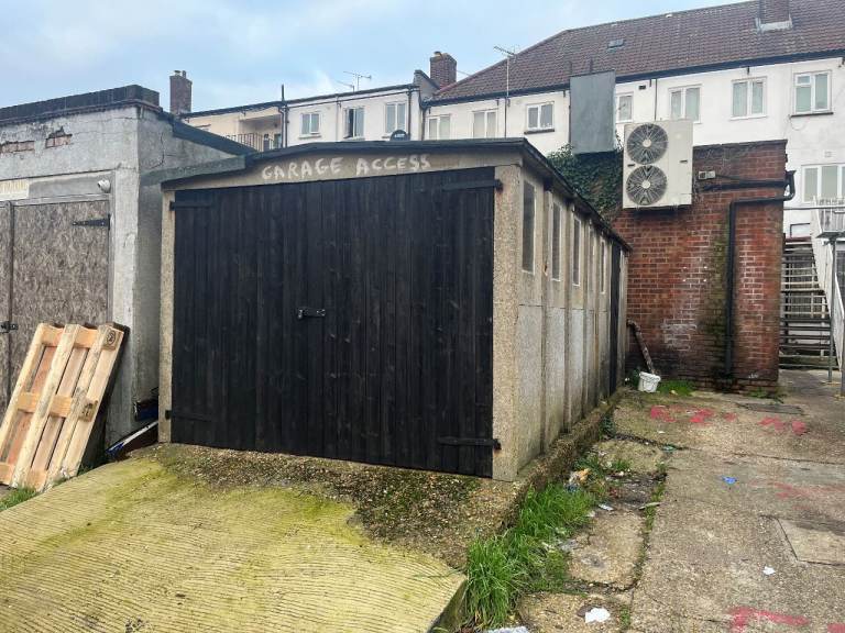 Garage to Rent in Oakwood, North London, N14 