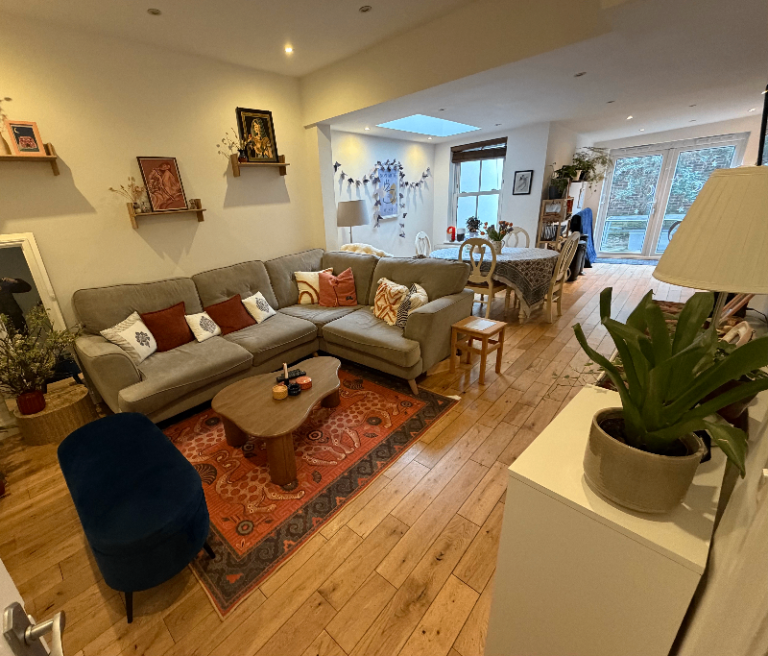 Large Double Room Available Now – Hammersmith / Barons Court – £1,250 pcm + bills