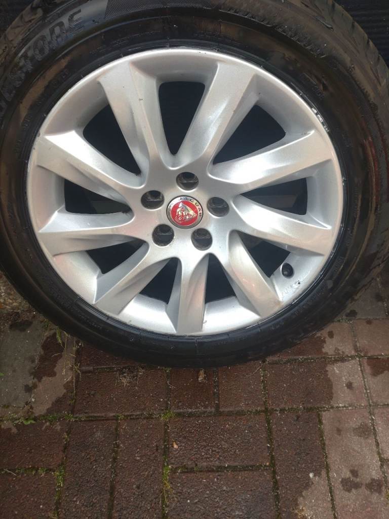 Jaguar 5 Stud 17 Inch Alloy Wheels