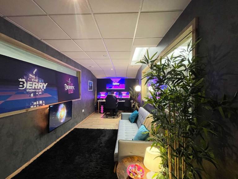 Creative Space | Office | Artist Studio | Beauty Room | Workspace | Desk In Hackney East London E9