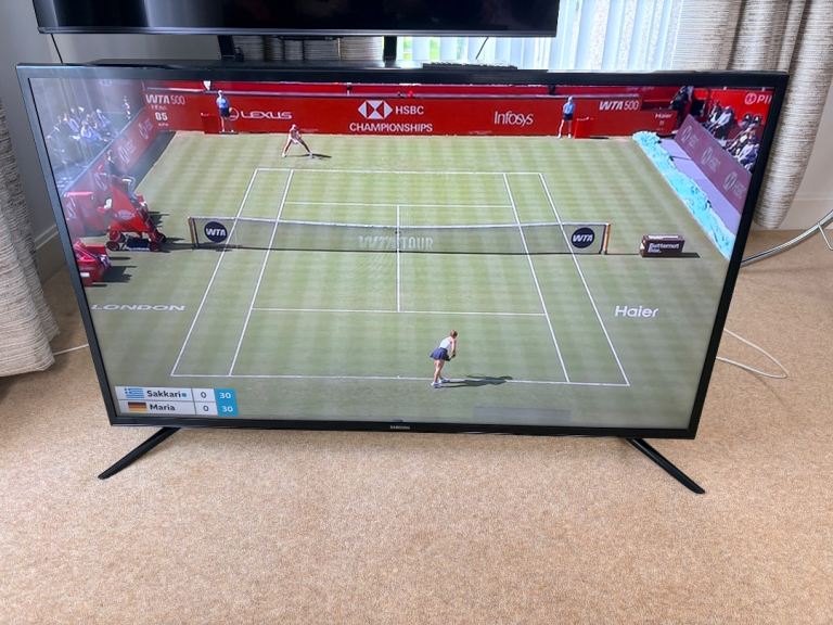 Samsung 40” Smart TV