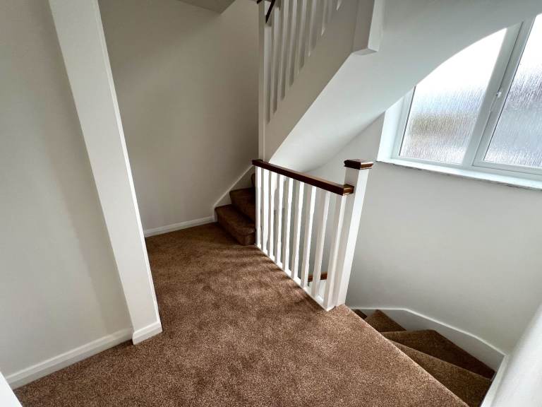 Out class spacious 5 bedrooms semi-detached house in Bakingside, Ilford --Company let allowed