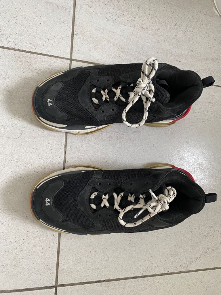 100% Authentic Balenciaga Triple S EU44 (Black)