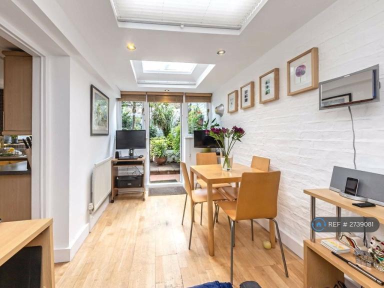 1 bedroom flat in Glenthorne Road, London, W6 (1 bed) (#2739081)