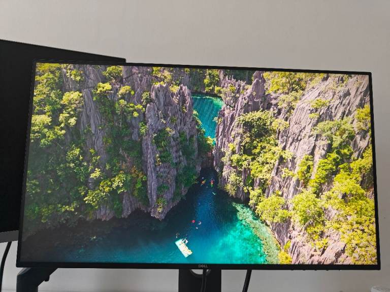 Dell UltraSharp U2419H 24-inch Monitor - Flawless Condition