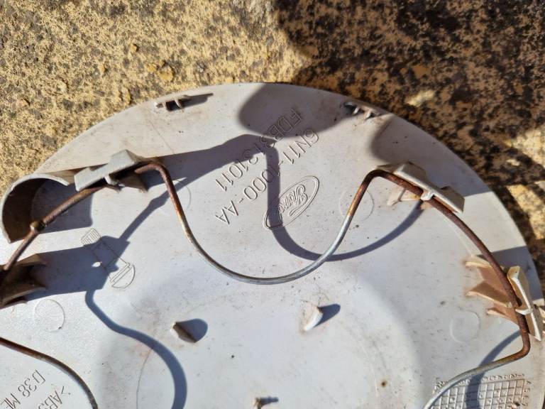 For sale one centre cap for 2009 ford fusion brand new neaver fitted off 16 inch alloy