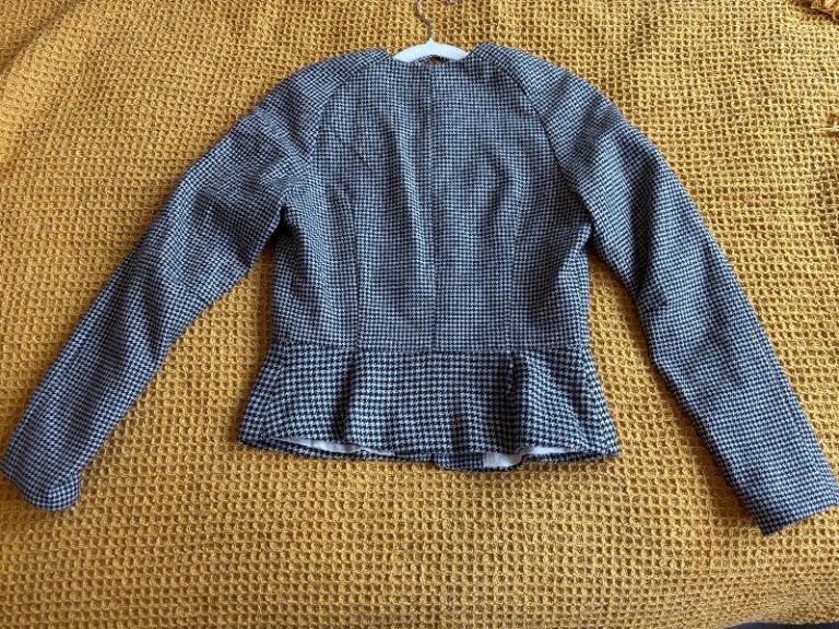 Elegant Houndstooth Tweed Blazer with Lining – Pre-Loved, Classic Winter Jacket