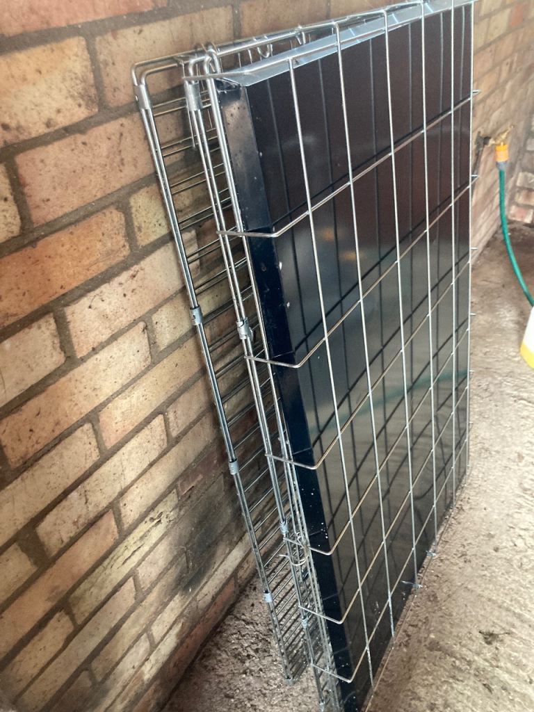 Lords and Labrador dog crate 