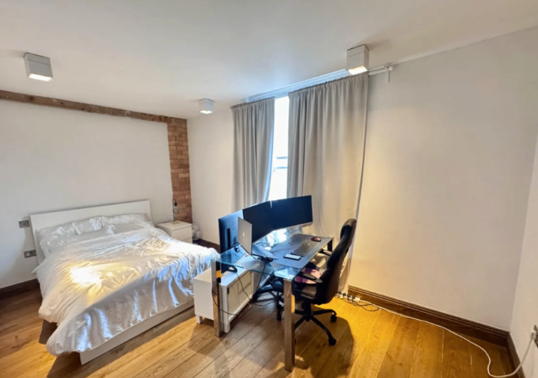 Spacious Room East Acton £820/pm - Bills Inc | Parking | Couples OK!