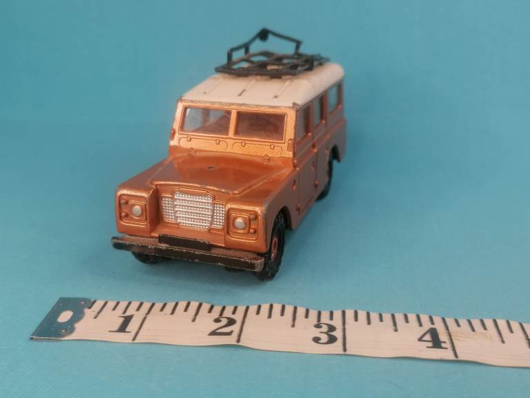 Vintage style  Land Rover. Made in Gr Britain.  As seen.  Measurements on my add..