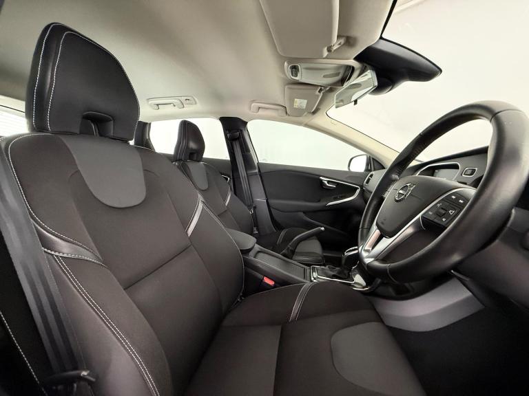 2016 Volvo V40 D2 [120] Momentum Nav Plus 5dr Geartronic HATCHBACK DIESEL Automatic
