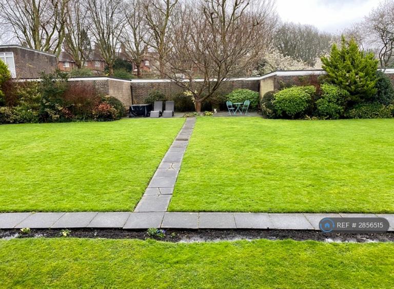 2 bedroom flat in Herons Lea, London, N6 (2 bed) (#2856515)