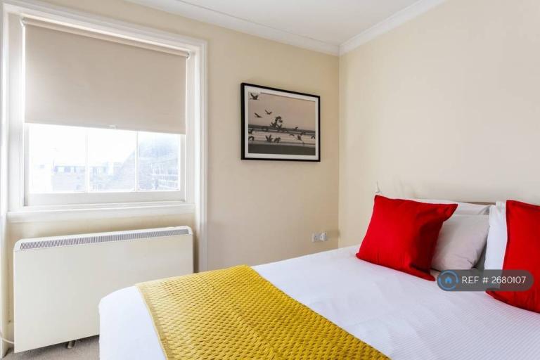 1 bedroom flat in Gloucester Road, London, SW7 (1 bed) (#2680107)