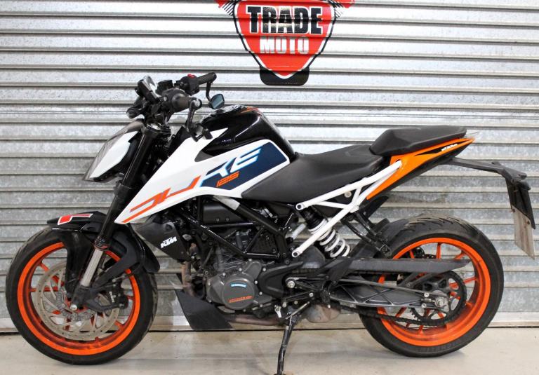2024 73 KTM DUKE 125 ABS LEARNER LEGAL TRADE SALE 7K WHITE/ORANGE NEW MOT RIDES