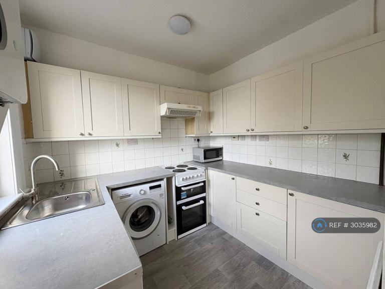 2 bedroom flat in Lochend Park, Edinburgh, EH7 (2 bed) (#3035982)