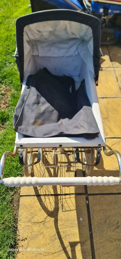 Vintage Pram/Pushchair – Black with White Handle, Good Condition