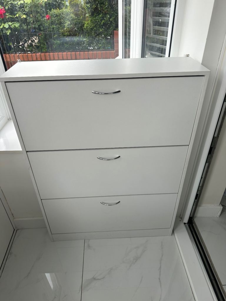 White 3-Drawer Shoe Cabinet – Slim & Practical Storage