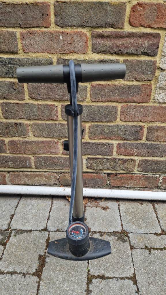 Bicycle tyre floor pump