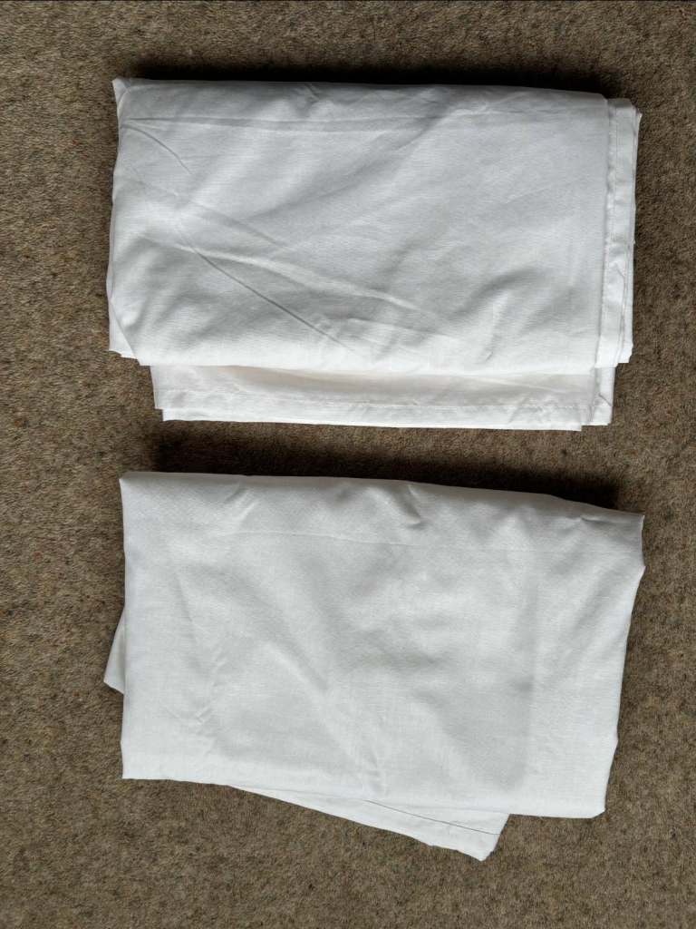 BEDDING! PAIR OF WHITE DOUBLE FLAT SHEETS ONLY USED ONCE £5.00 ONO 