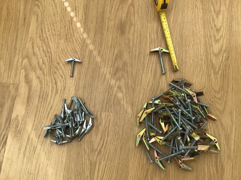 Spring Toggles  50 @ M6 6x75 mm 20 @ M3 3x50 mm £8  for all in Photo  Do have other Tools on listed 