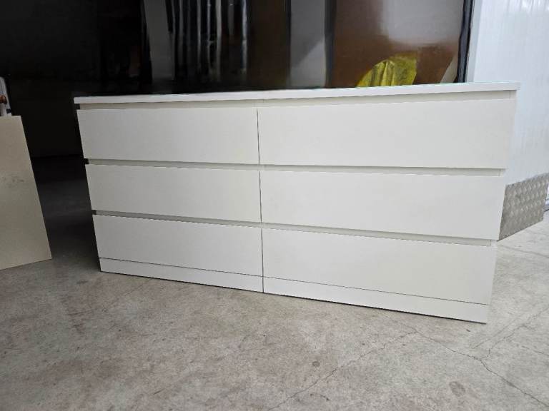 IKEA malm 6 drawer with top glass 