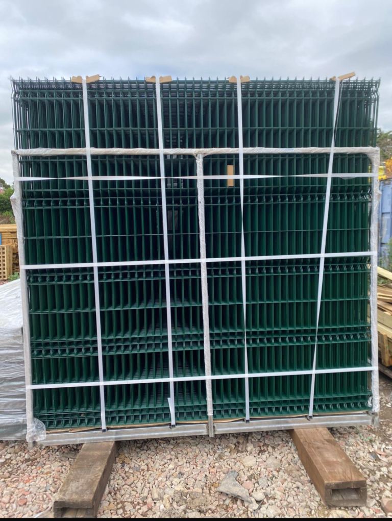 **V Mesh Fencing**2.4 H X 2.5m W