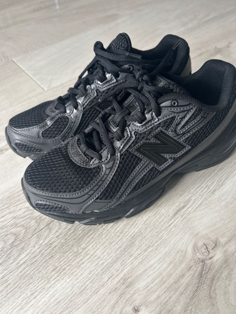 New Balance Black Trainers – As Good As New